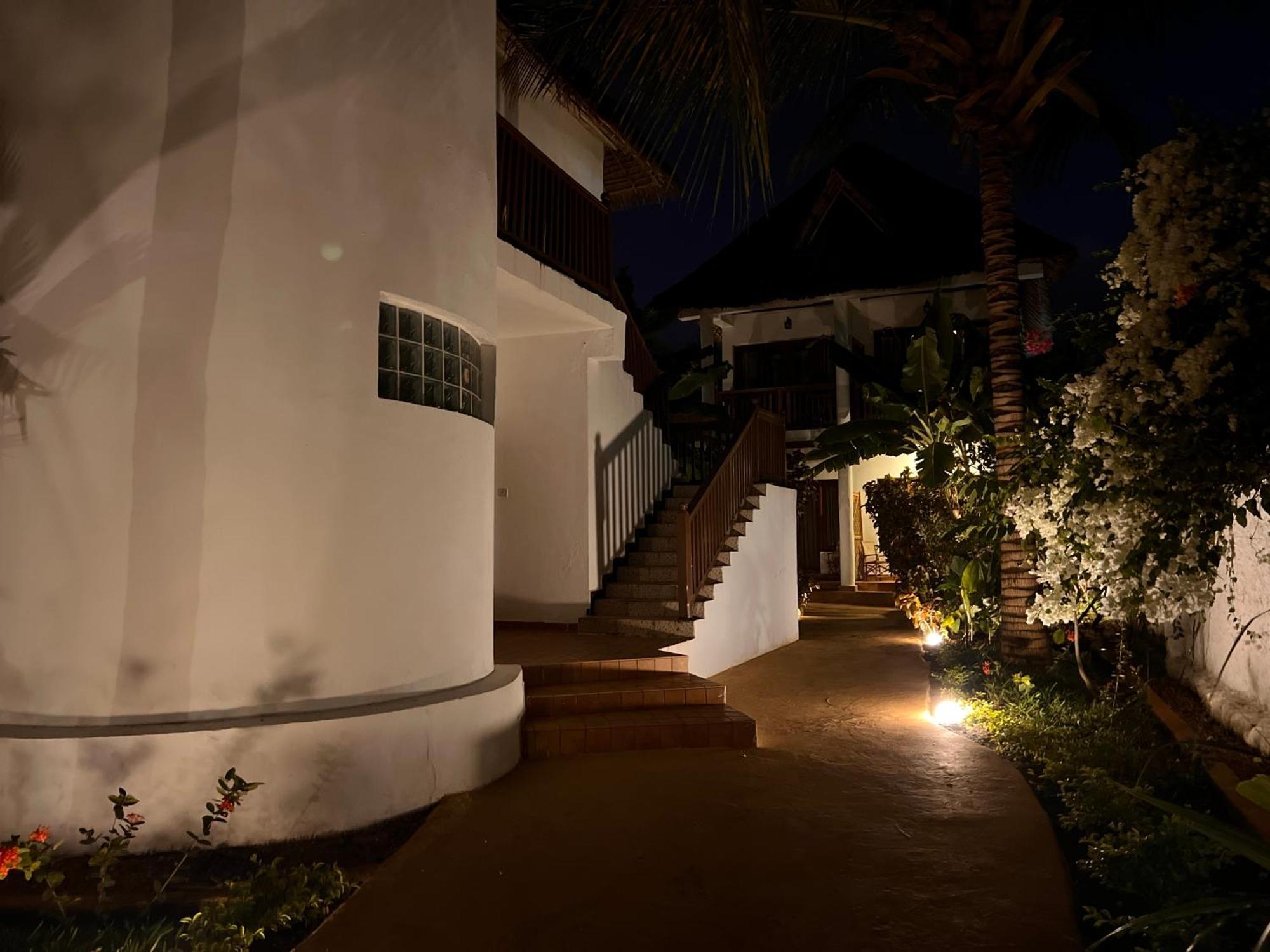 ОТЕЛЬ ZANZIBAR BAHARI VILLAS МАТЕМВЕ 4* (Танзания) - от 3688 UAH | NOCHI